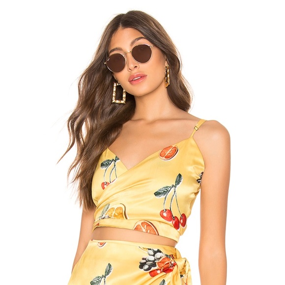 Rumba wrap top.🍒 - Picture 2 of 4